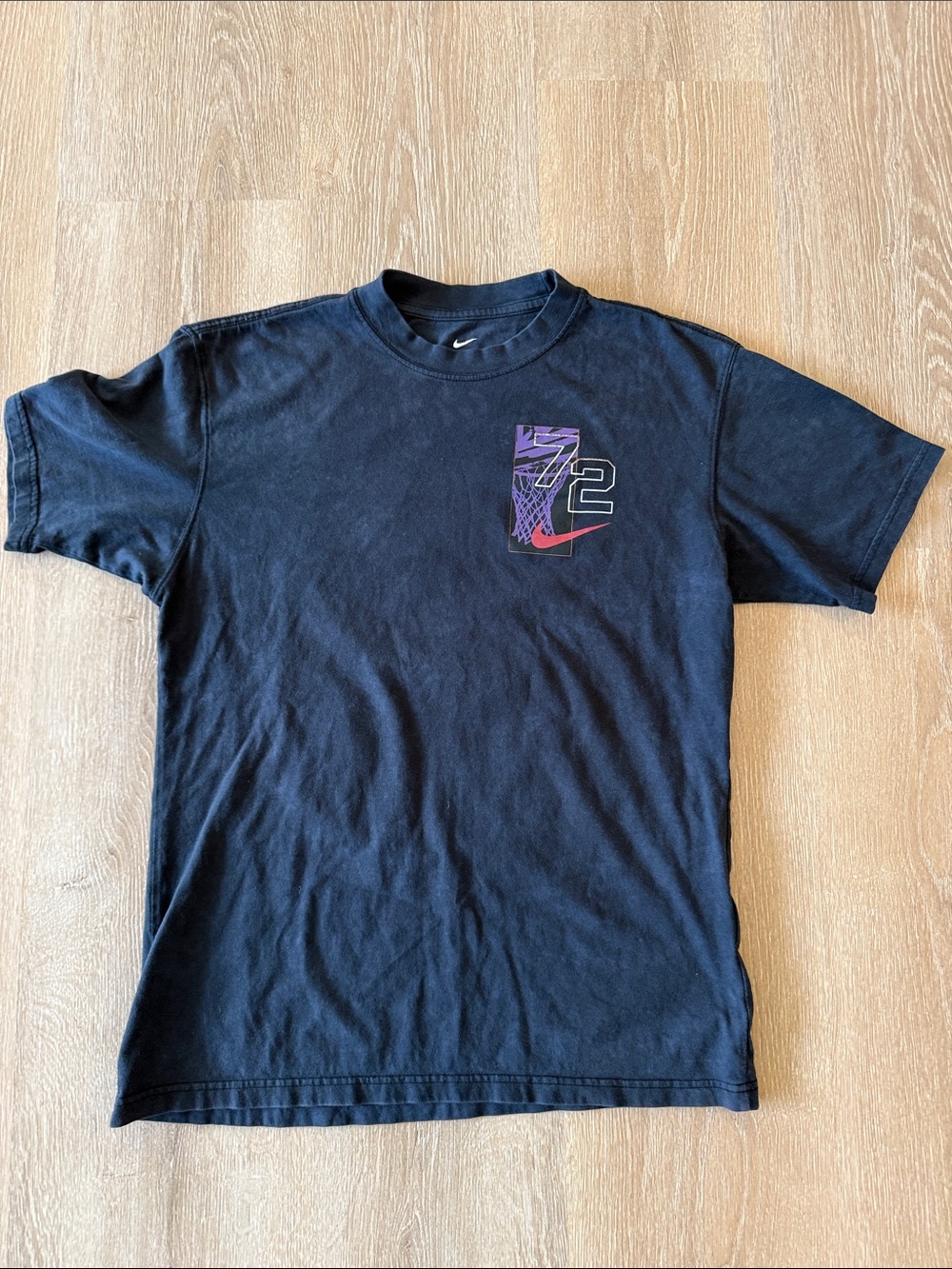 Nike Men’s MAX90 Heavyweight Loose Fit Basketball Graphic Tee Small